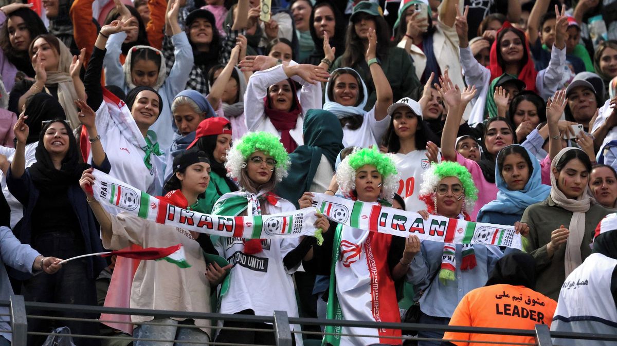 Írán fotbal miluje, ale kvůli válce se pomalu loučí s MS